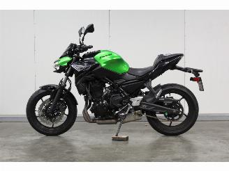krockskadad bil motor Kawasaki Z 650  2020