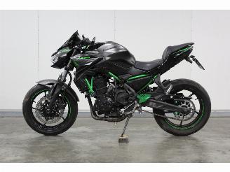 krockskadad bil motor Kawasaki Z 650  2024/1