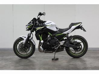 krockskadad bil motor Kawasaki Z 650  2021/1