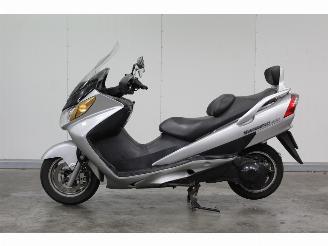krockskadad bil motor Suzuki AN 400 Burgman 2004
