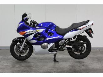 krockskadad bil motor Suzuki GSX 600 F rijdbare schade 2004