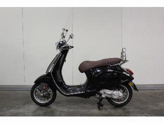 krockskadad bil bromfiets Vespa  Sprint SNOR 2016/12