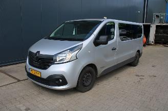 damaged commercial vehicles Renault Trafic  2015/12