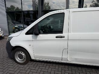 Mercedes Vito 109 CDI Functional Lang airco 3 zits marge ( btw vrij ) picture 3