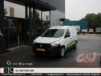 krockskadad bil bedrijf Dacia Dokker 1.5 dCi 75 Ambiance airco navi marge ( btw vrij ) 2017/2