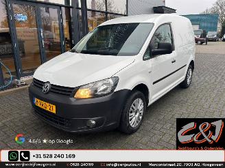 krockskadad bil auto Volkswagen Caddy  2011/9