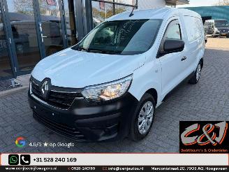 krockskadad bil bedrijf Renault Express  2021/8