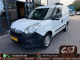 krockskadad bil bedrijf Opel Combo  2017/11