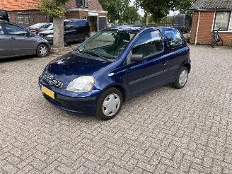 skadebil auto Toyota Yaris Automaat 2002/1