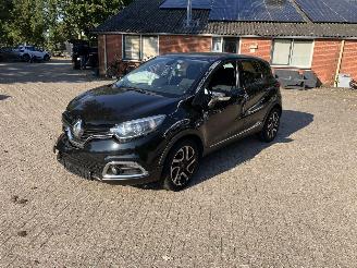 Vaurioauto  passenger cars Renault Captur 0.9 dynimc 2015/4