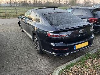 Voiture accidenté Volkswagen Arteon 2.0 TSI R LINE 2022/2