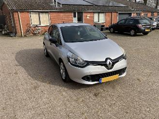 skadebil auto Renault Clio 1.5 DCI 2014/7