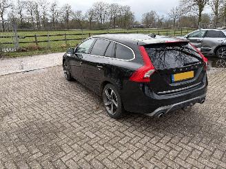 Volvo V-60 2.4 D6 AWD Hybride  R Design picture 2