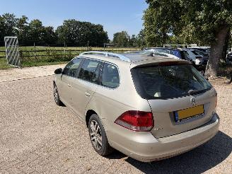Vaurioauto  passenger cars Volkswagen Golf  2013/8