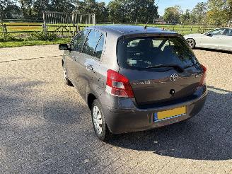 Toyota Yaris  picture 3
