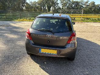 krockskadad bil auto Toyota Yaris  2011/2