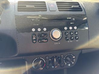 Suzuki Swift 1.5 automaat picture 13