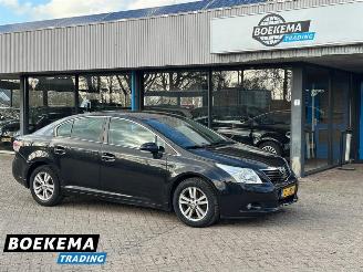 Damaged car Toyota Avensis 2.0 VVTi Dynamic Automaat Navigatie Clima Cruise 2009/4