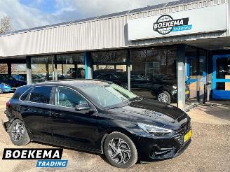 Unfallwagen Hyundai I-30 1.5 T-GDi MHEV Stoel/Stuur Verwarming + Ventilatie Navigatie Camera 2020/11