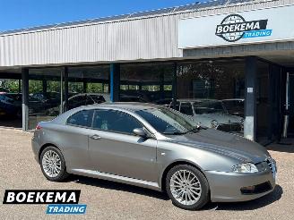 Vaurioauto  passenger cars Alfa Romeo GT 1.8 T.Spark Collezione Bose Climate Cruise Bose LM-Velgen 2006/7