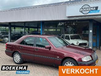 skadebil auto Mercedes C-klasse 180 Esprit Trekhaak 1997/1