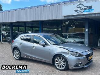 skadebil auto Mazda 3 2.0 GT-M Navigatie Bose Keyless HUD Leer Stoelverw. 2014/5