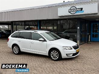 krockskadad bil auto Skoda Octavia 1.0 TSI Ambition Business Navigatie Climate 2016/7