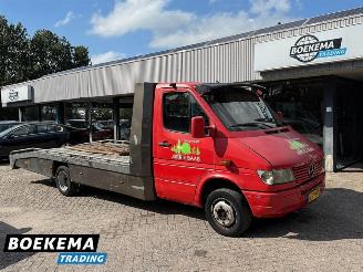 krockskadad bil bedrijf Mercedes Sprinter 412D Tijhof Autotransporter Lier 1997/1