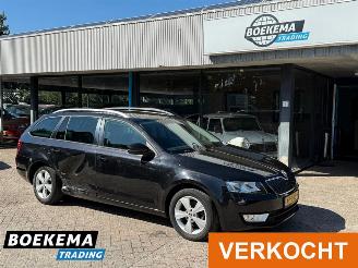 krockskadad bil auto Skoda Octavia Combi 1.4 TSI Greentech Elegance Navigatie Stoelverw. Cruise Trekhaak 2014/12