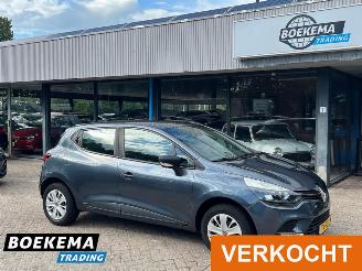 krockskadad bil auto Renault Clio 0.9 TCe Life Climate Cruise 2018/8