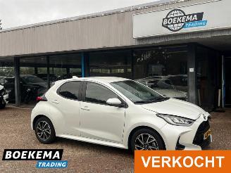 Schadeauto Toyota Yaris 1.5 Hybrid Keyless Navi Climate Cruise stoelverw. 2023/1
