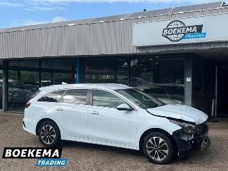 krockskadad bil motor Kia Ceed 1.6 GDI PHEV Aut Led Keyless Virtual Navi Climate Cruise 2023/11