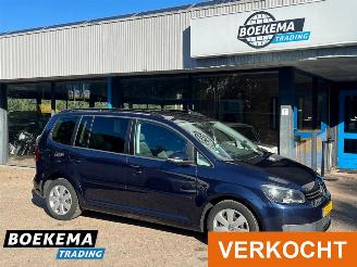 krockskadad bil auto Volkswagen Touran 1.6 TDI Climate Cruise Trekhaak 2013/3