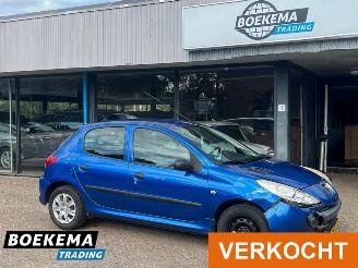 skadebil auto Peugeot 206 1.1 XR Airco 5-Deurs Elek-Ramen 2010/5