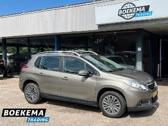 Vaurioauto  passenger cars Peugeot 2008 1.2 PureTech Automaat Glazen dak Navi Airco Cruise 2016/3