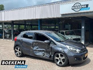 krockskadad bil auto Kia Rio 1.2 CVVT Super Pack Keyless Climate Cruise PDC 2013/5