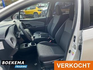 Toyota Yaris 1.3 VVT-i Navigatie Cruise Airco Camera Trekh. picture 16