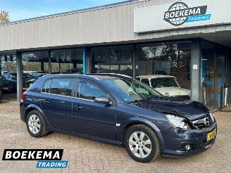 Vrakbiler auto Opel Signum 2.2 16V Executive 155PK Aut Navi Cruise PDC Trekh. 2006/1