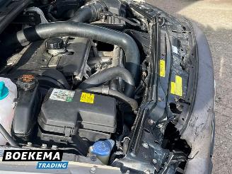 Volvo Xc-70 2.4 T Comfort Line 200 PK Leder Airco Cruise Trekh. picture 15