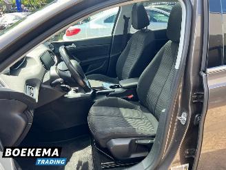 Peugeot 308 SW 1.2 PureTech Executive Glazen-Dak Navigatie Climate Cruise picture 17