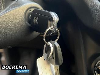 Peugeot 208 1.2 PureTech Blue Lion Navi Airco Cruise PDC Trekh. picture 27