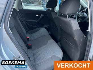 Volkswagen Polo 1.4-16V Highline 5-Deurs Navi Airco picture 17