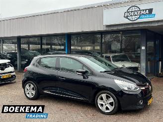 krockskadad bil auto Renault Clio 1.5 dCi Dynamique Navi Cruise Airco 2015/8