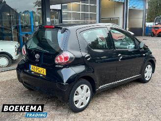 Toyota Aygo 1.0-12V Navigator Automaat Airco 5-Deurs picture 2