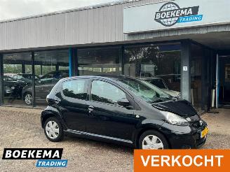 Coche accidentado Toyota Aygo 1.0-12V Navigator Automaat Airco 5-Deurs 2011/1