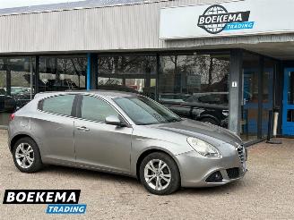 krockskadad bil auto Alfa Romeo Giulietta 1.6 JTDm Distinctive Leer Climate PDC Trekhaak Cruise 2010/9