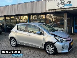 skadebil bedrijf Toyota Yaris 1.5 Full Hybrid Aspiration Navi Climate Cruise Camera 2014/1