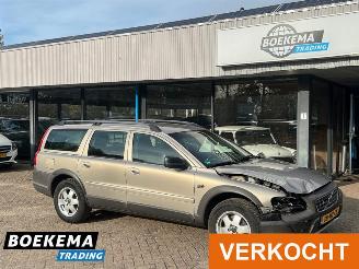 uszkodzony samochody osobowe Volvo Xc-70 2.4 T Comfort Line 200 PK Leder Airco Cruise Trekh. 2002/1