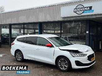 Vrakbiler auto Ford Focus Wagon 1.0 EcoBoost 125PK Hybrid Navi Climate Cruise PDC Trekh. 2022/11