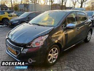 Peugeot 208 1.2 PureTech Style Navi Climate Cruise PDC picture 4